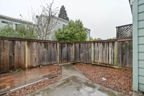 Exterior - 106 Courtyards E, Windsor, CA 95492 photo 11 of 14