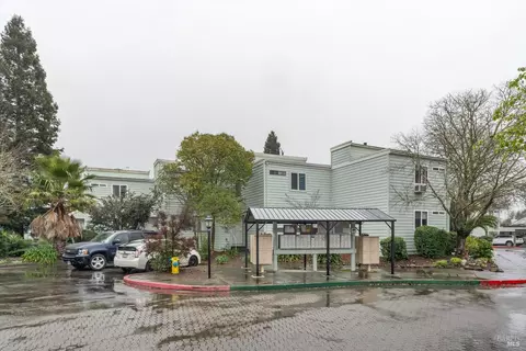 Exterior - 106 Courtyards E, Windsor, CA 95492 photo 13 of 14