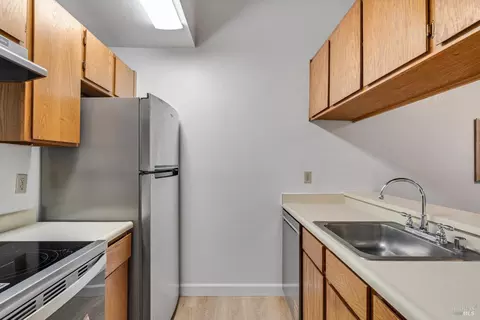 Kitchen - 106 Courtyards E, Windsor, CA 95492 photo 3 of 3