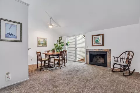 Dining - 106 Courtyards E, Windsor, CA 95492 photo 2 of 3
