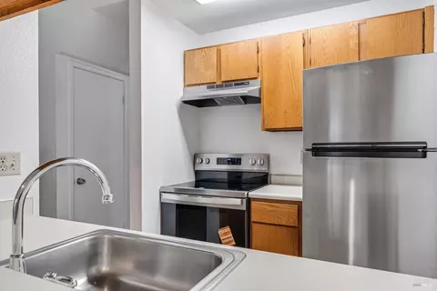 Kitchen - 106 Courtyards E, Windsor, CA 95492 photo 1 of 3