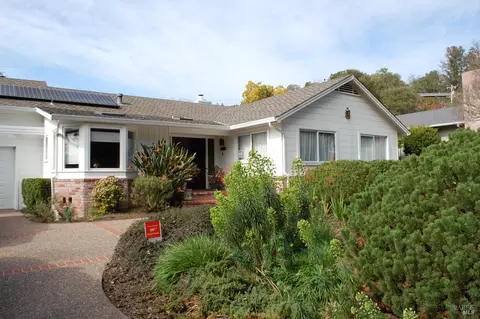 11 La Cuesta Dr, Greenbrae, CA 94904