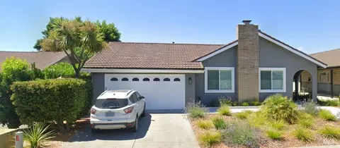 1313 Berrydale Dr, Petaluma, CA 94954
