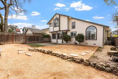 172 Cornell St, Windsor, CA 95492