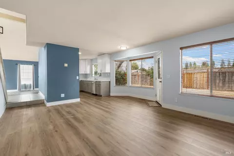 Living - 172 Cornell St, Windsor, CA 95492 photo 6 of 8