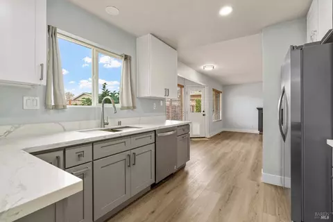 Kitchen - 172 Cornell St, Windsor, CA 95492 photo 2 of 2
