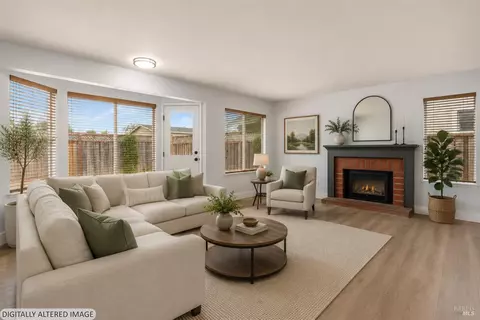 Living - 172 Cornell St, Windsor, CA 95492 photo 4 of 8