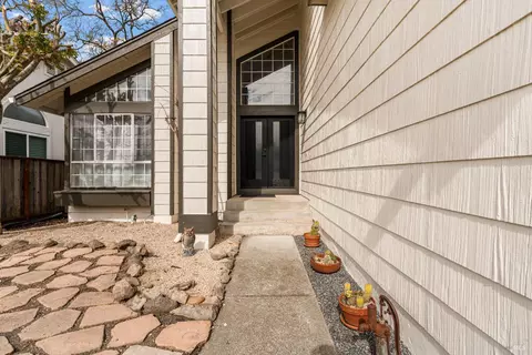 Exterior - 172 Cornell St, Windsor, CA 95492 photo 3 of 6