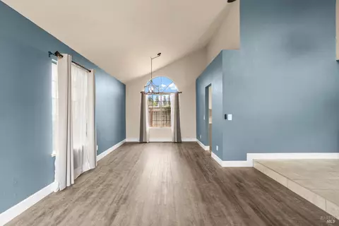Living - 172 Cornell St, Windsor, CA 95492 photo 2 of 8