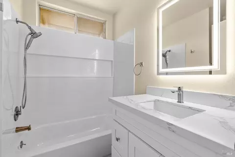 Bath - 172 Cornell St, Windsor, CA 95492 photo 5 of 5