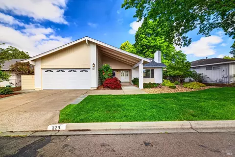 329 Oak Leaf Cir, Santa Rosa, CA 95409
