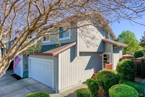 30 Regents Cir, Rohnert Park, CA 94928