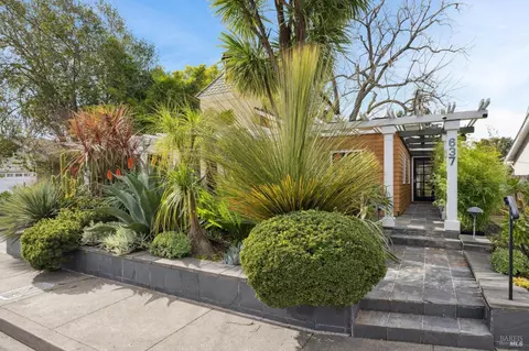 637 5th St E, Sonoma, CA 95476