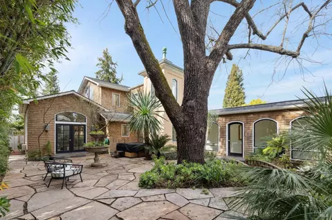 Exterior - 637 5th St E, Sonoma, CA 95476 photo 3 of 7