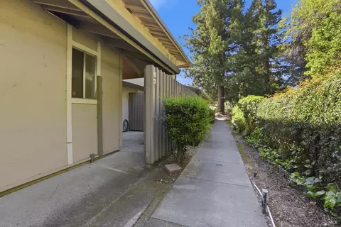 67 Roundtree Blvd, San Rafael, CA 94903