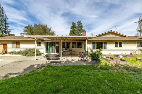 Exterior - 410 E Railroad Ave, Cotati, CA 94931 photo 4 of 9