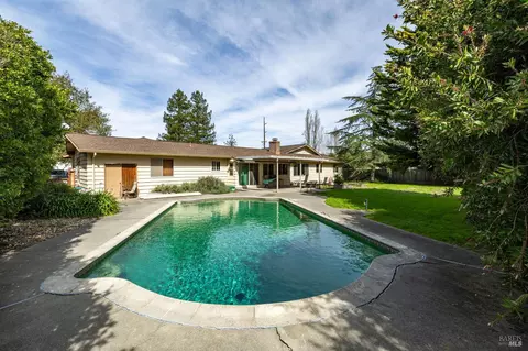 Exterior - 410 E Railroad Ave, Cotati, CA 94931 photo 5 of 9