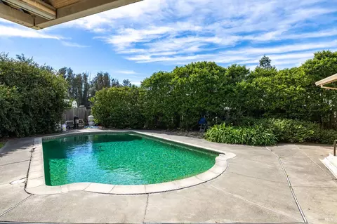 Exterior - 410 E Railroad Ave, Cotati, CA 94931 photo 6 of 9