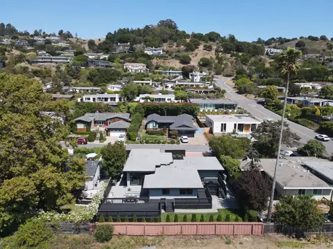 View/Area - 696 Hawthorne Dr, Tiburon, CA 94920 photo 1 of 3