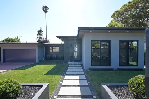Exterior - 696 Hawthorne Dr, Tiburon, CA 94920 photo 3 of 18