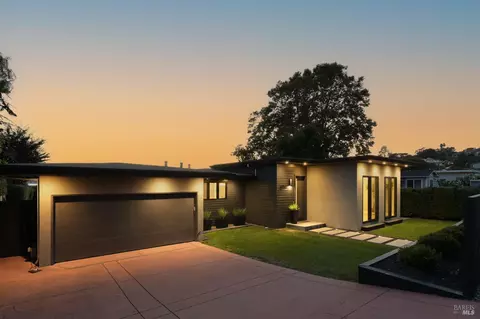 Exterior - 696 Hawthorne Dr, Tiburon, CA 94920 photo 10 of 18