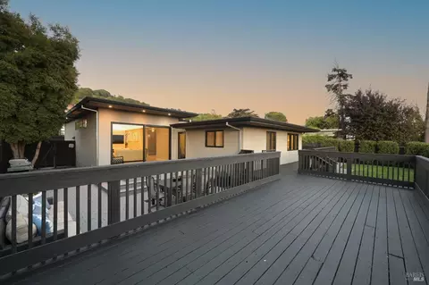 Exterior - 696 Hawthorne Dr, Tiburon, CA 94920 photo 15 of 18