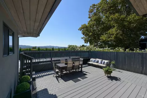 Exterior - 696 Hawthorne Dr, Tiburon, CA 94920 photo 5 of 18