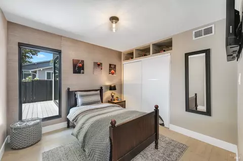 Bedroom - 696 Hawthorne Dr, Tiburon, CA 94920 photo 5 of 5