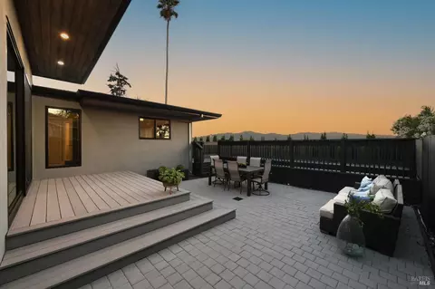 Exterior - 696 Hawthorne Dr, Tiburon, CA 94920 photo 13 of 18