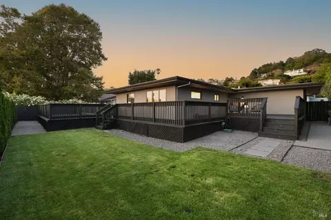 Exterior - 696 Hawthorne Dr, Tiburon, CA 94920 photo 17 of 18