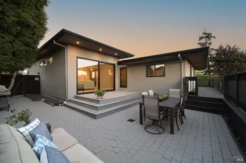 Exterior - 696 Hawthorne Dr, Tiburon, CA 94920 photo 14 of 18
