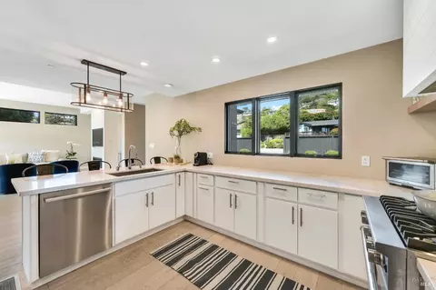 Kitchen - 696 Hawthorne Dr, Tiburon, CA 94920 photo 2 of 2