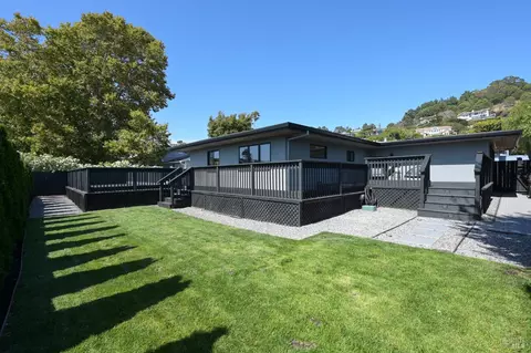 Exterior - 696 Hawthorne Dr, Tiburon, CA 94920 photo 8 of 18