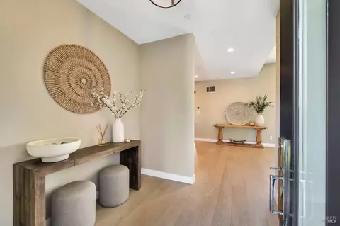 Entry Way - 696 Hawthorne Dr, Tiburon, CA 94920 photo 1 of 2