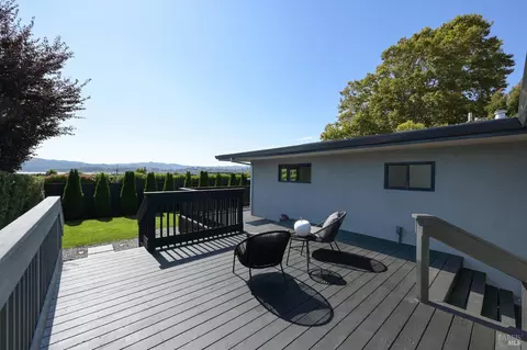 Exterior - 696 Hawthorne Dr, Tiburon, CA 94920 photo 9 of 18