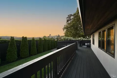 Exterior - 696 Hawthorne Dr, Tiburon, CA 94920 photo 16 of 18