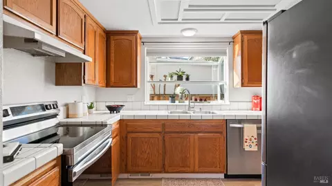 Kitchen - 8 Bay Tree Ct, Cotati, CA 94931 photo 2 of 2
