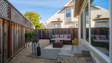 Exterior - 8 Bay Tree Ct, Cotati, CA 94931 photo 3 of 3