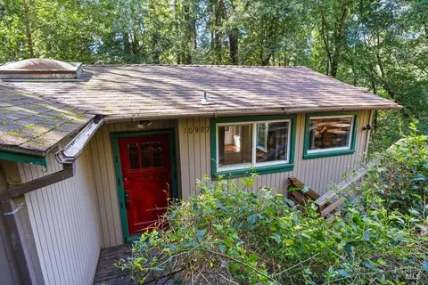 10987 Terrace Dr, Forestville, CA 95436