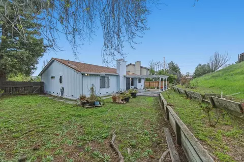 Exterior - 278 Cadloni Ln, Vallejo, CA 94591 photo 7 of 8