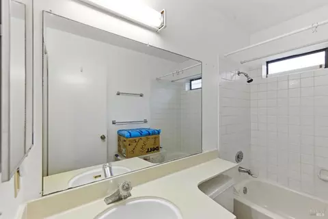 Bath - 278 Cadloni Ln, Vallejo, CA 94591 photo 1 of 2