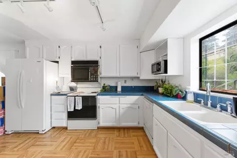 Kitchen - 278 Cadloni Ln, Vallejo, CA 94591 photo 1 of 3