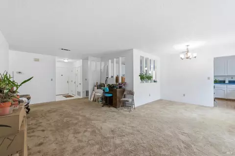 Living - 278 Cadloni Ln, Vallejo, CA 94591 photo 3 of 3