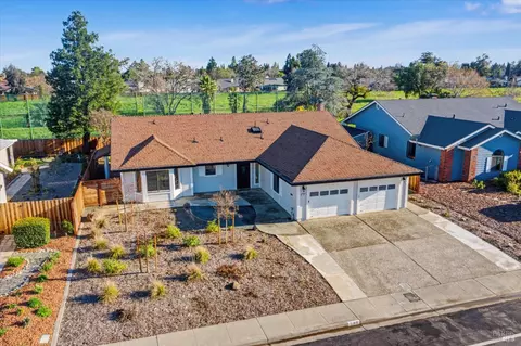580 Yellowstone Dr, Vacaville, CA 95687