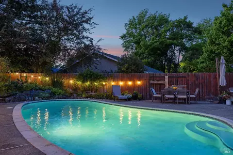 2409 Canin Ct, Santa Rosa, CA 95405