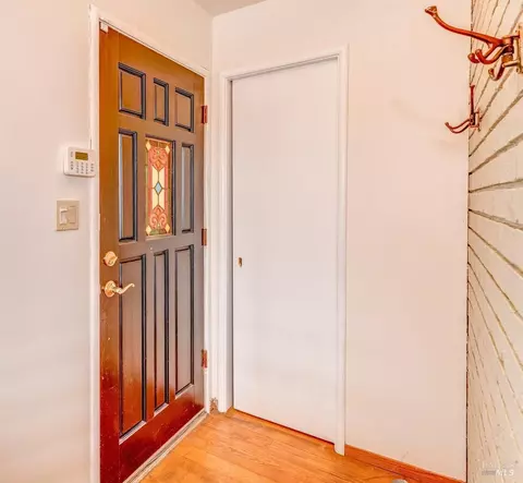 Entry Way - 620 Hichborn St, Vallejo, CA 94590 photo 1 of 2