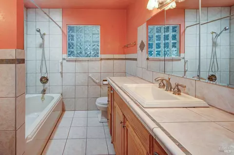 Bath - 620 Hichborn St, Vallejo, CA 94590 photo 1 of 6