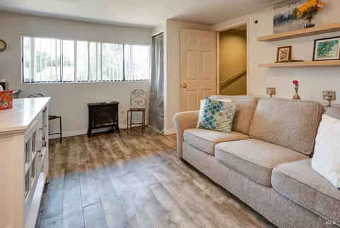 Living - 620 Hichborn St, Vallejo, CA 94590 photo 5 of 6