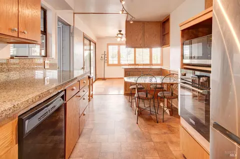 Kitchen - 620 Hichborn St, Vallejo, CA 94590 photo 4 of 5
