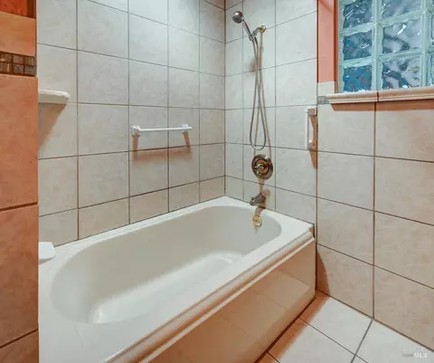 Bath - 620 Hichborn St, Vallejo, CA 94590 photo 2 of 6